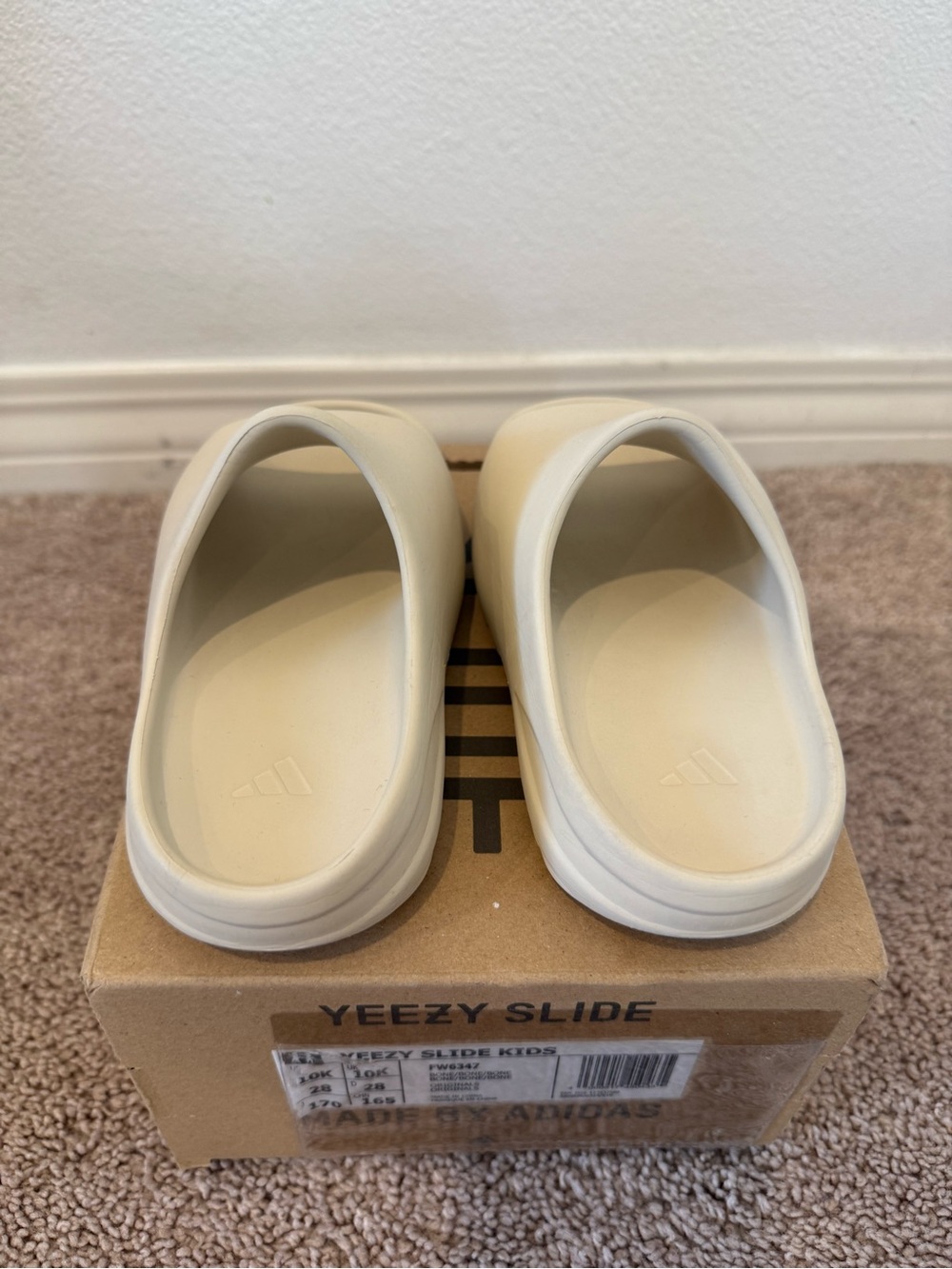adidas Kids Yeezy Slide in Bone/Cream size 10k - Picture 5 of 6